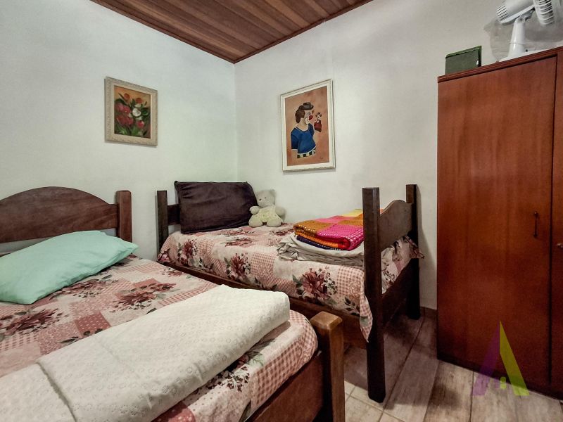 Sitio com nascente de agua e cercado por natureza em São Roque!