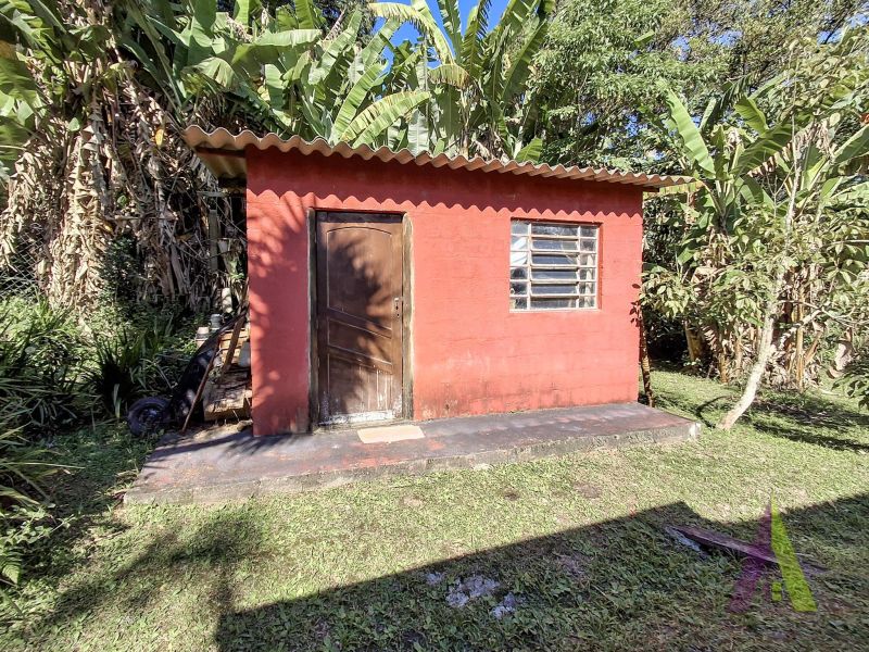 Sitio com nascente de agua e cercado por natureza em São Roque!