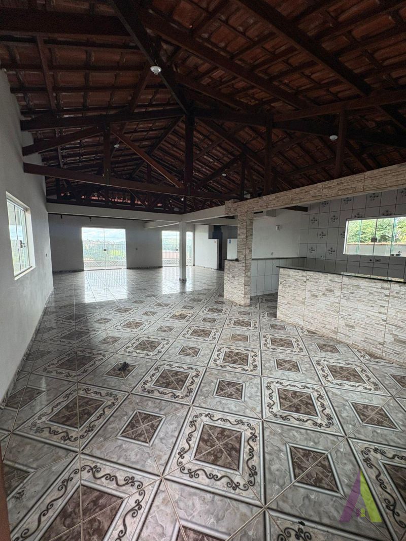 Sobrado com Salão Comercial em Mairinque!