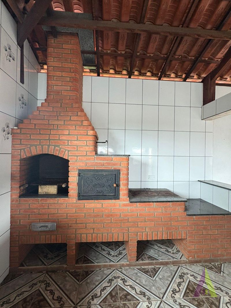 Sobrado com Salão Comercial em Mairinque!