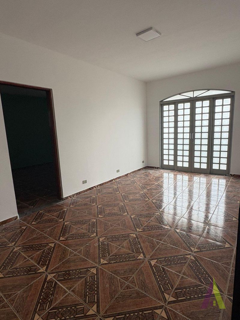 Sobrado com Salão Comercial em Mairinque!