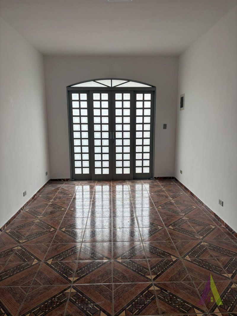 Sobrado com Salão Comercial em Mairinque!