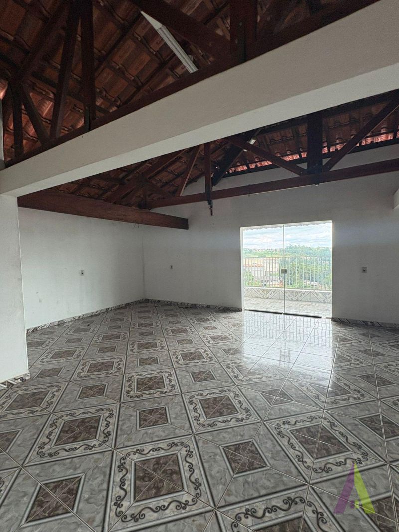 Sobrado com Salão Comercial em Mairinque!