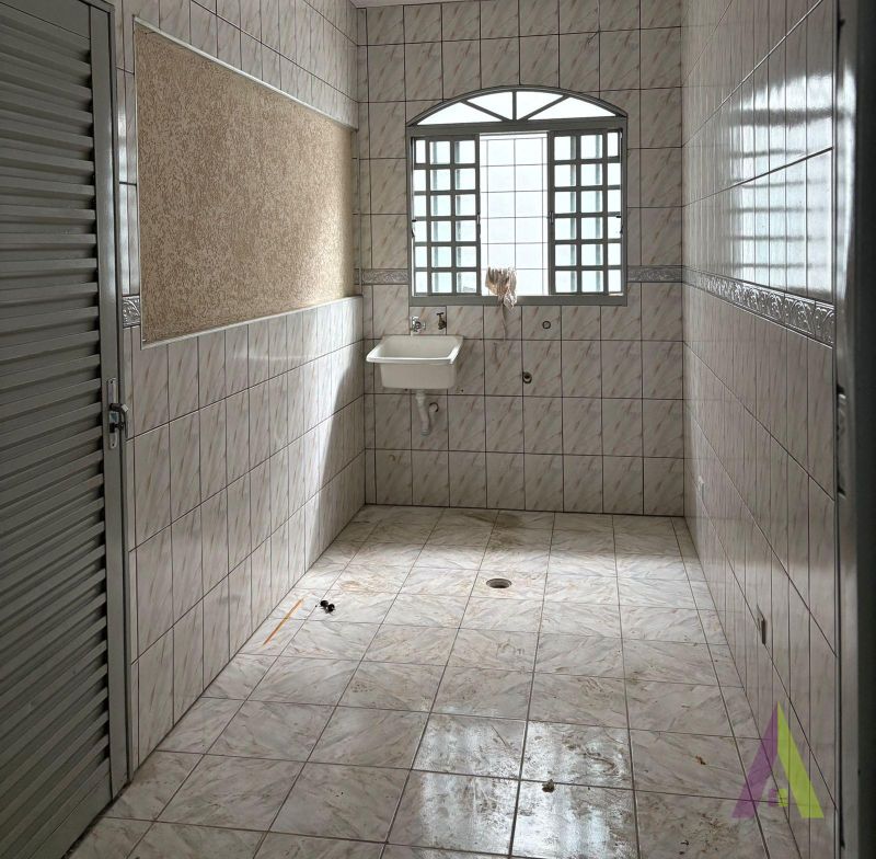 Sobrado com Salão Comercial em Mairinque!