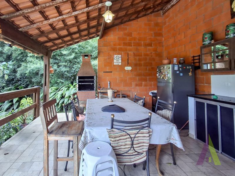 Chácara toda murada com piscina e churrasqueia em Mairinque!