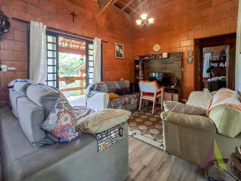 Chácara toda murada com piscina e churrasqueia em Mairinque!