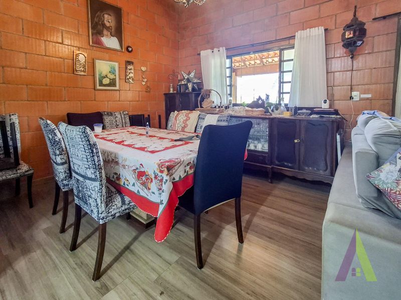 Chácara toda murada com piscina e churrasqueia em Mairinque!