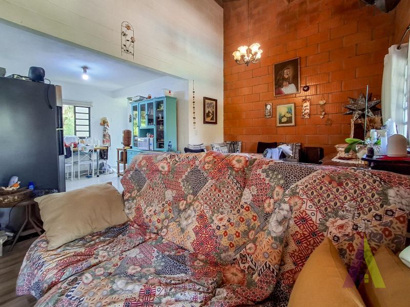 Chácara toda murada com piscina e churrasqueia em Mairinque!