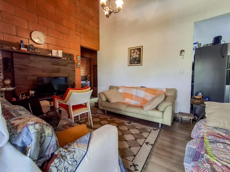 Chácara toda murada com piscina e churrasqueia em Mairinque!