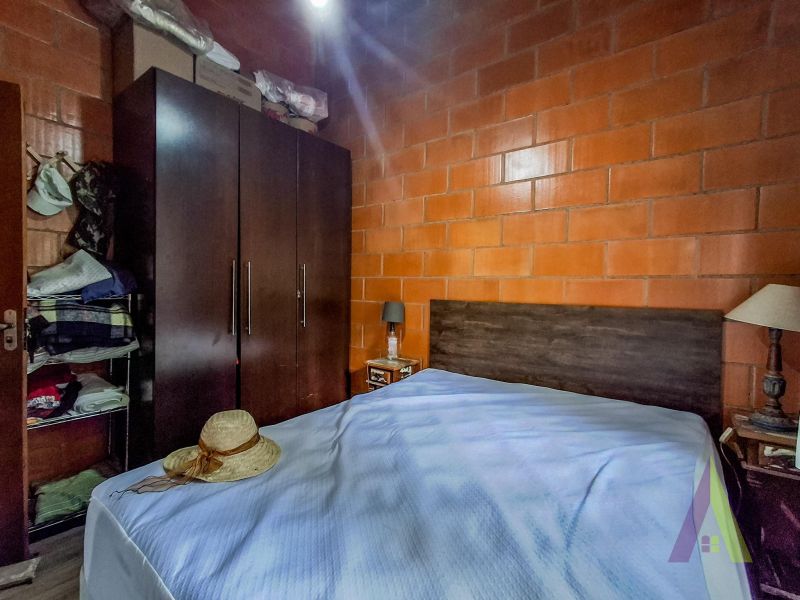 Chácara toda murada com piscina e churrasqueia em Mairinque!