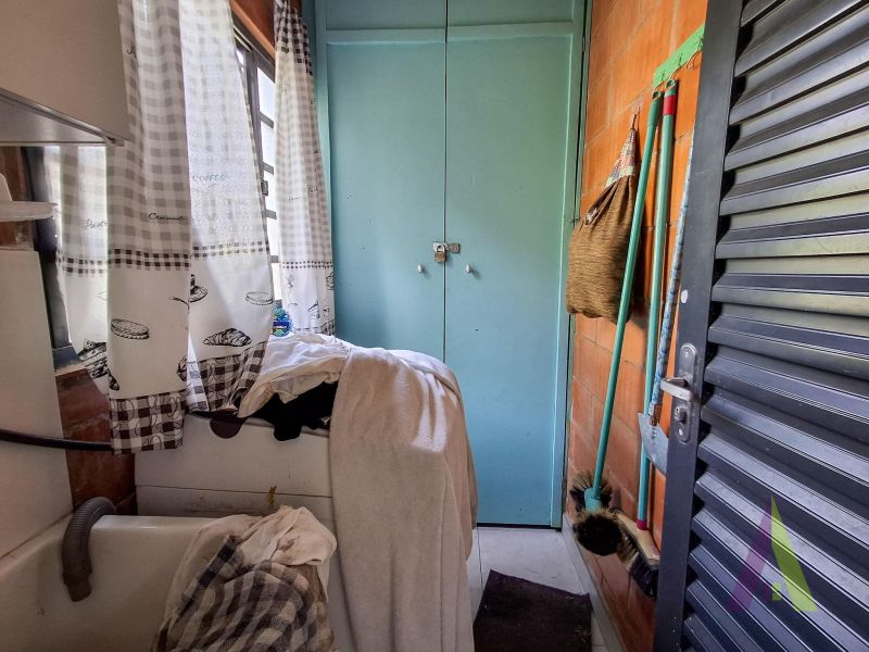 Chácara toda murada com piscina e churrasqueia em Mairinque!