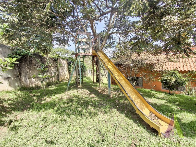 Chácara toda murada com piscina e churrasqueia em Mairinque!