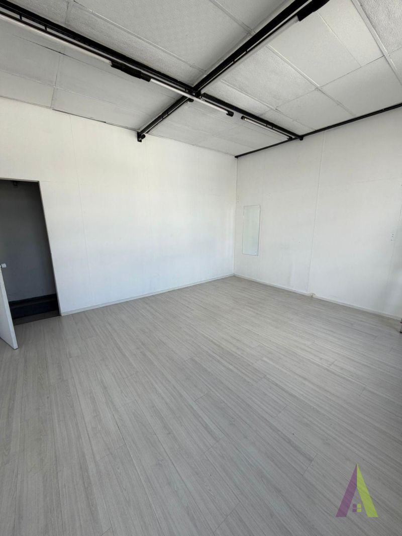 Sala Comercial no Centro de São Roque!