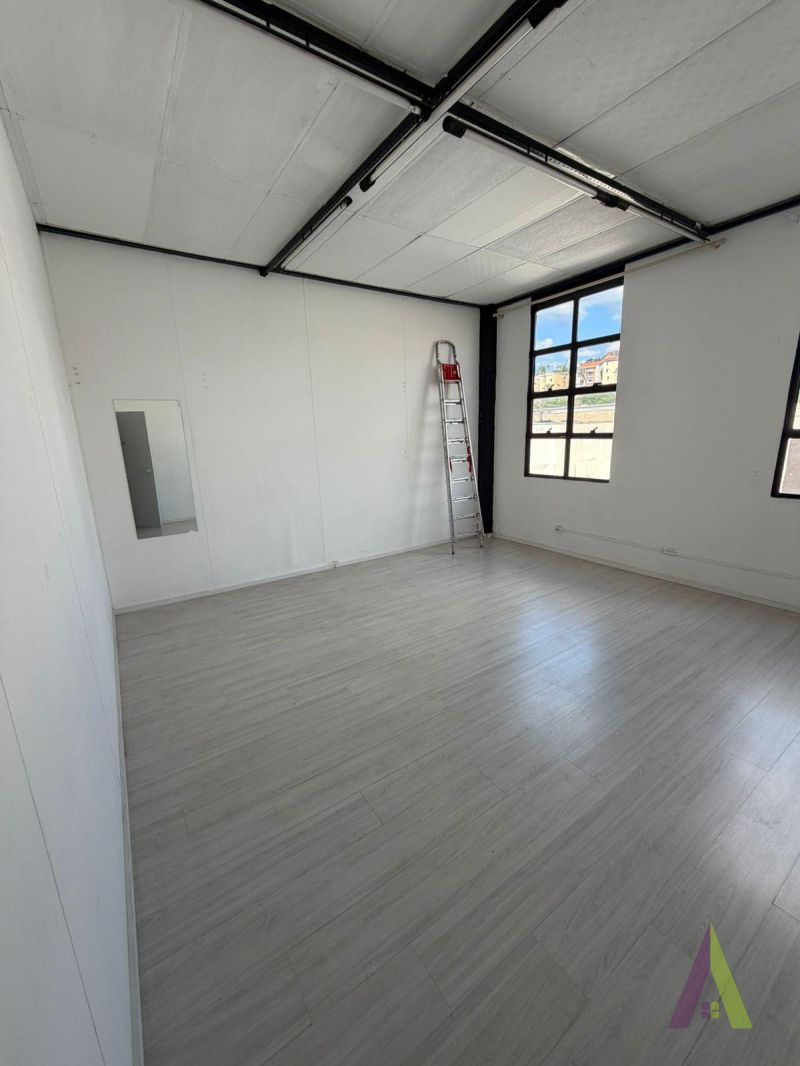 Sala Comercial no Centro de São Roque!