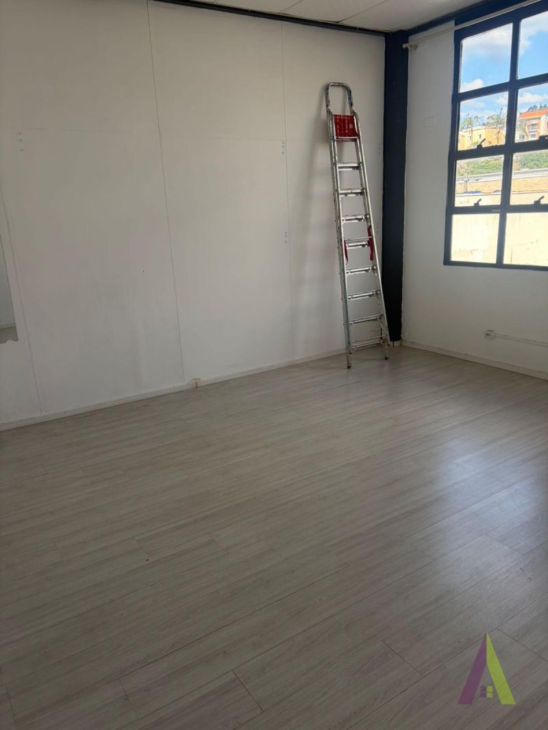 Sala Comercial no Centro de São Roque!