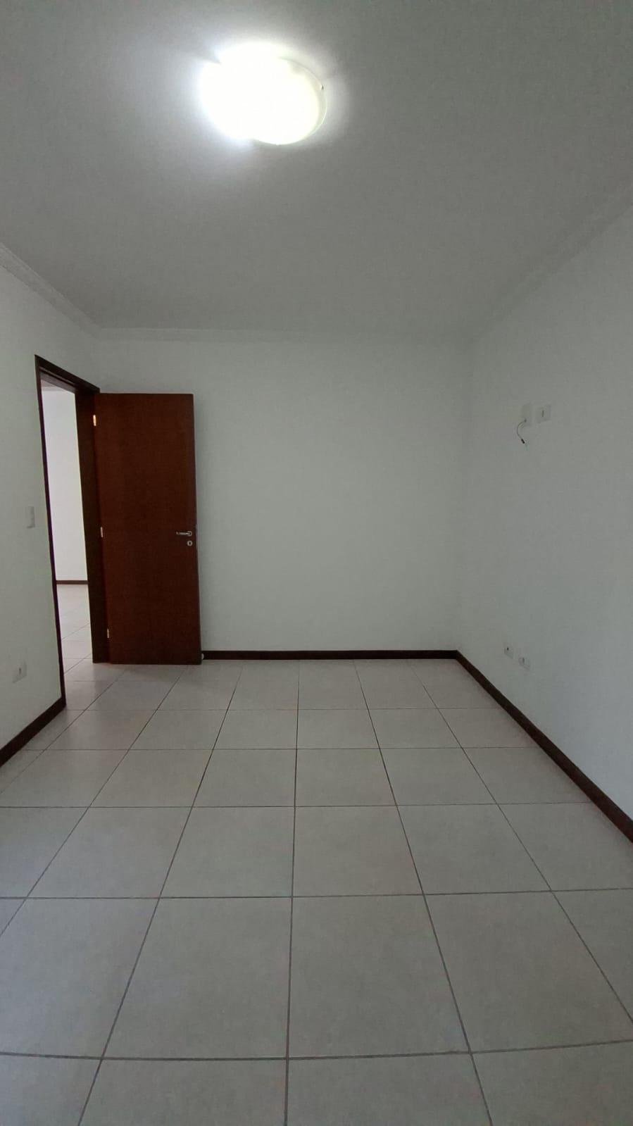 Apartamento com Quintal no Centro de São Roque!