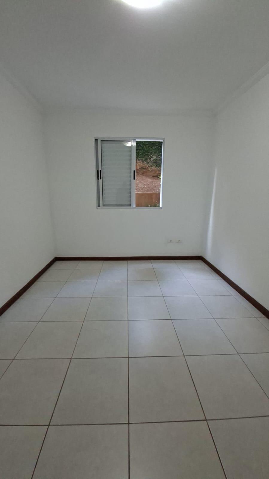 Apartamento com Quintal no Centro de São Roque!
