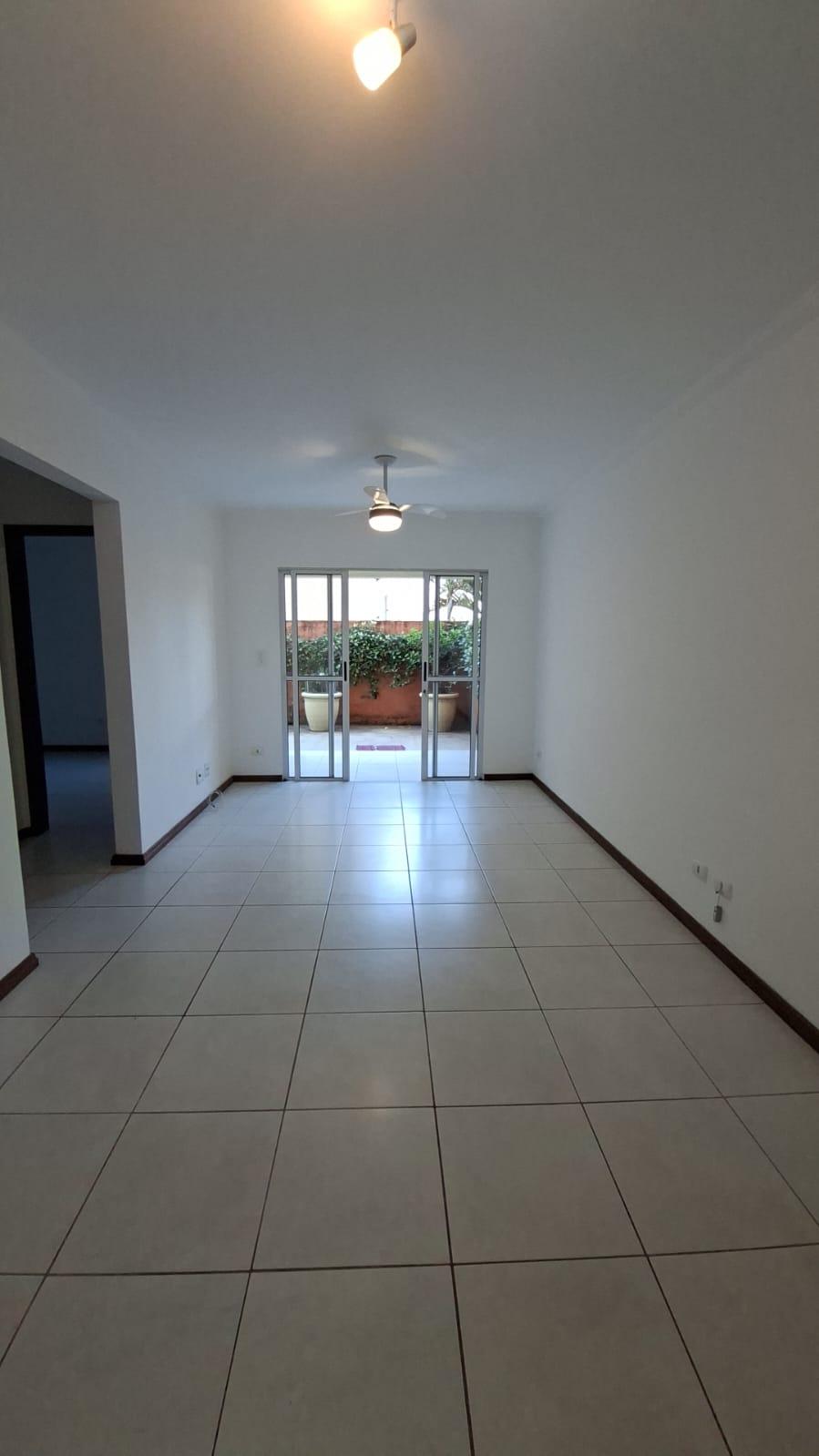 Apartamento com Quintal no Centro de São Roque!