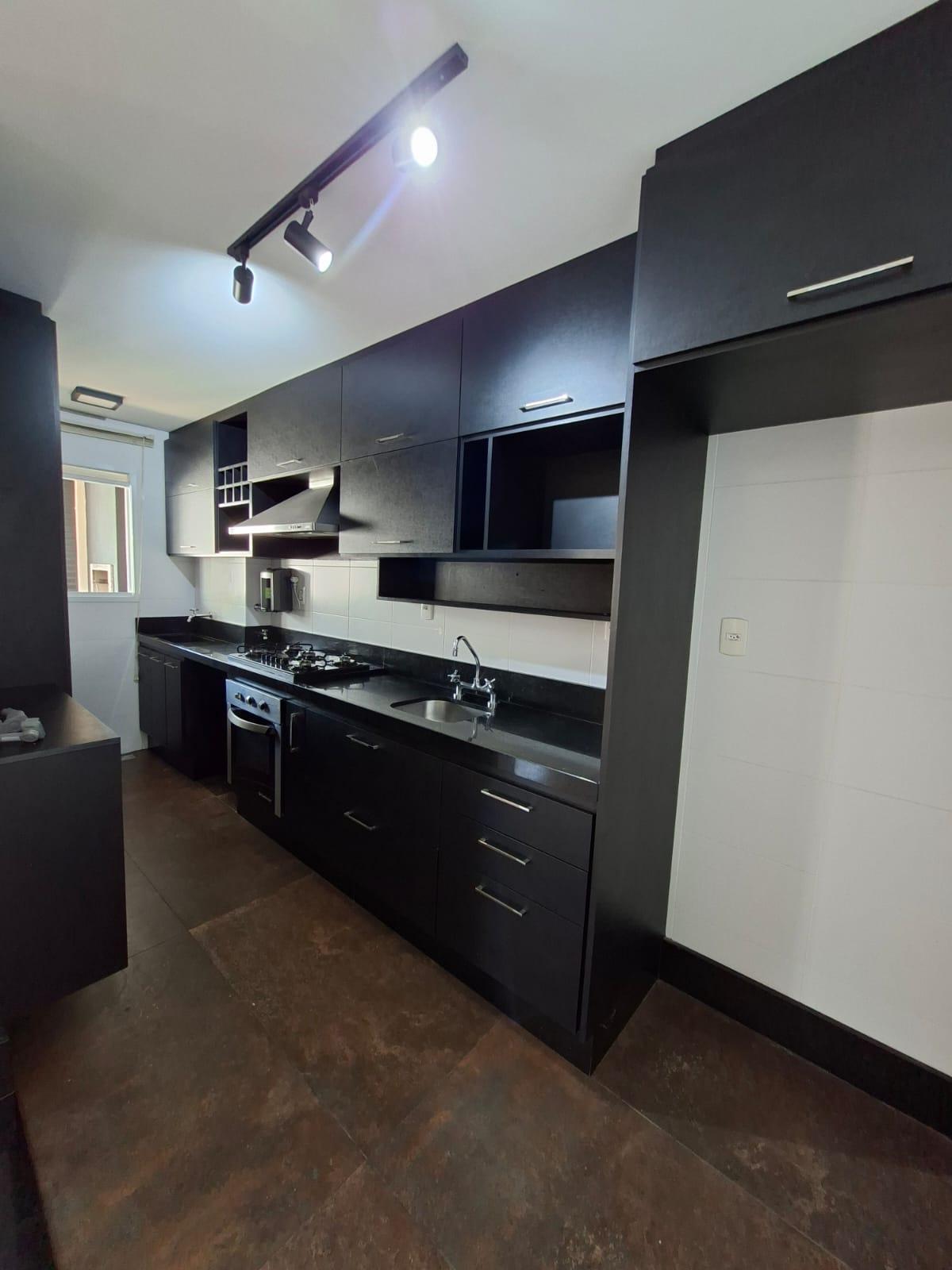 Apartamento Rico em Planejados em Condomínio Clube de São Roque!