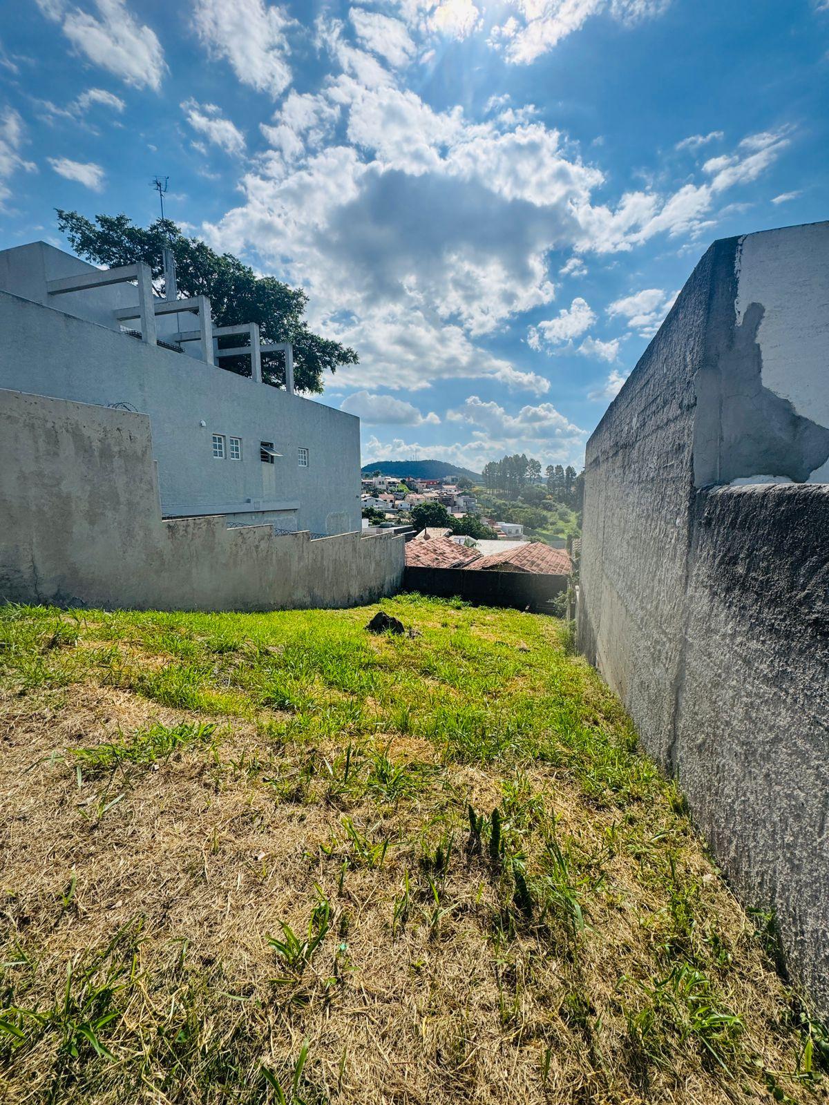  Terreno em Condomínio Fechado de São Roque!