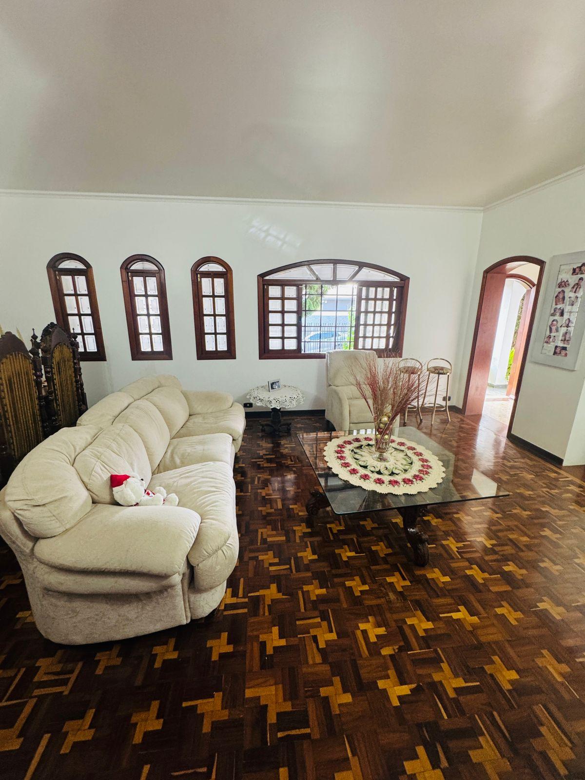 Casa Térrea Alto Padrão em São Roque!