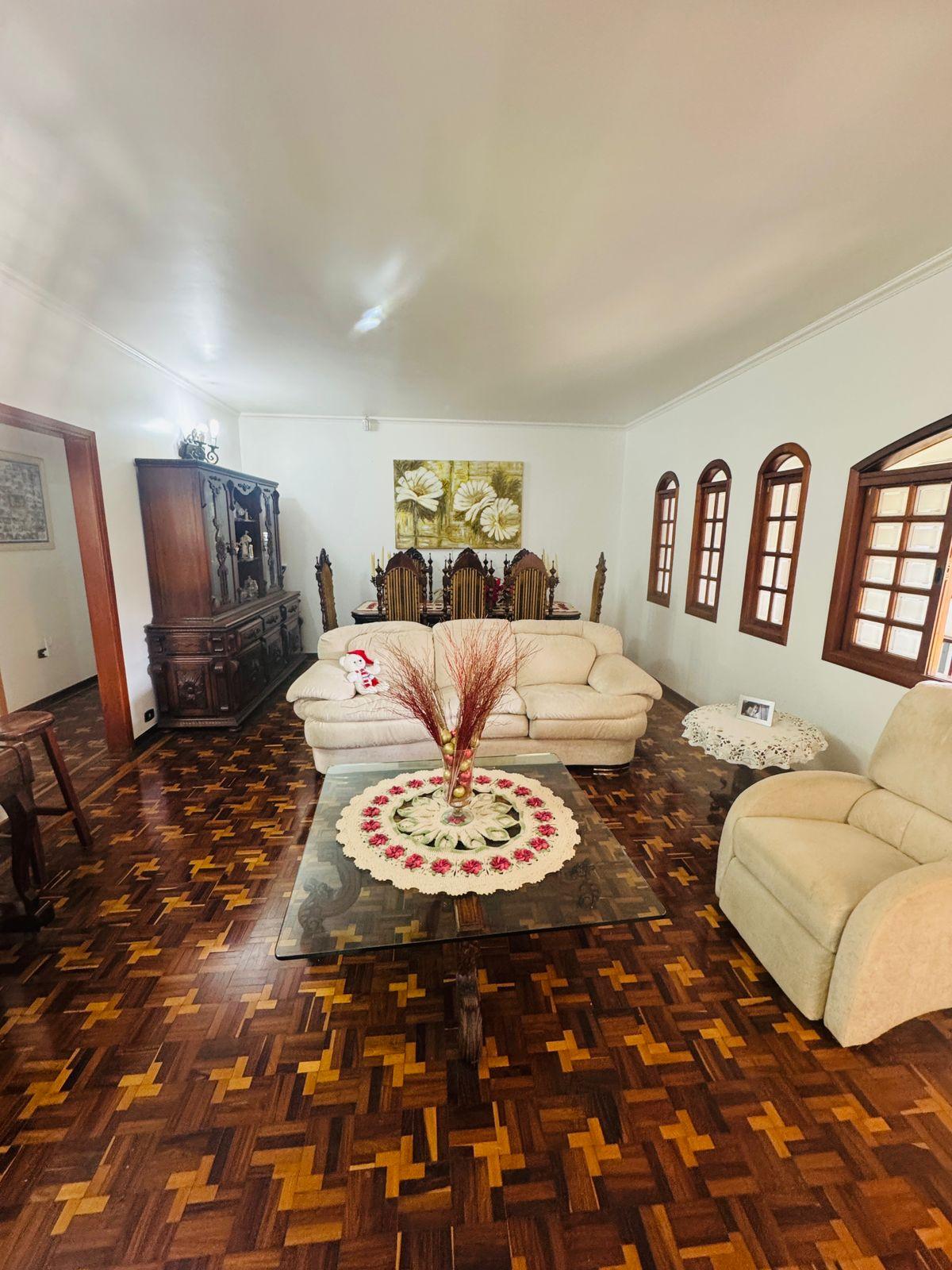 Casa Térrea Alto Padrão em São Roque!