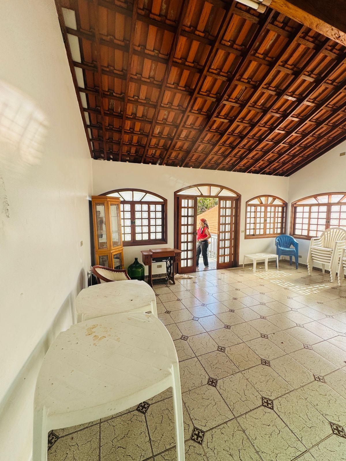 Casa Térrea Alto Padrão em São Roque!