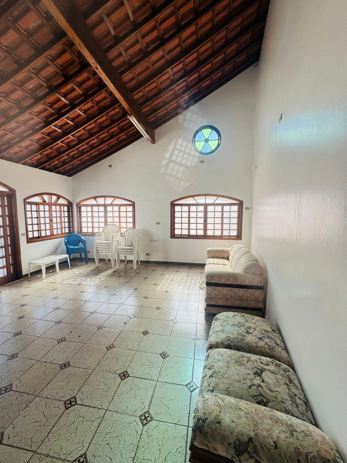 Casa Térrea Alto Padrão em São Roque!