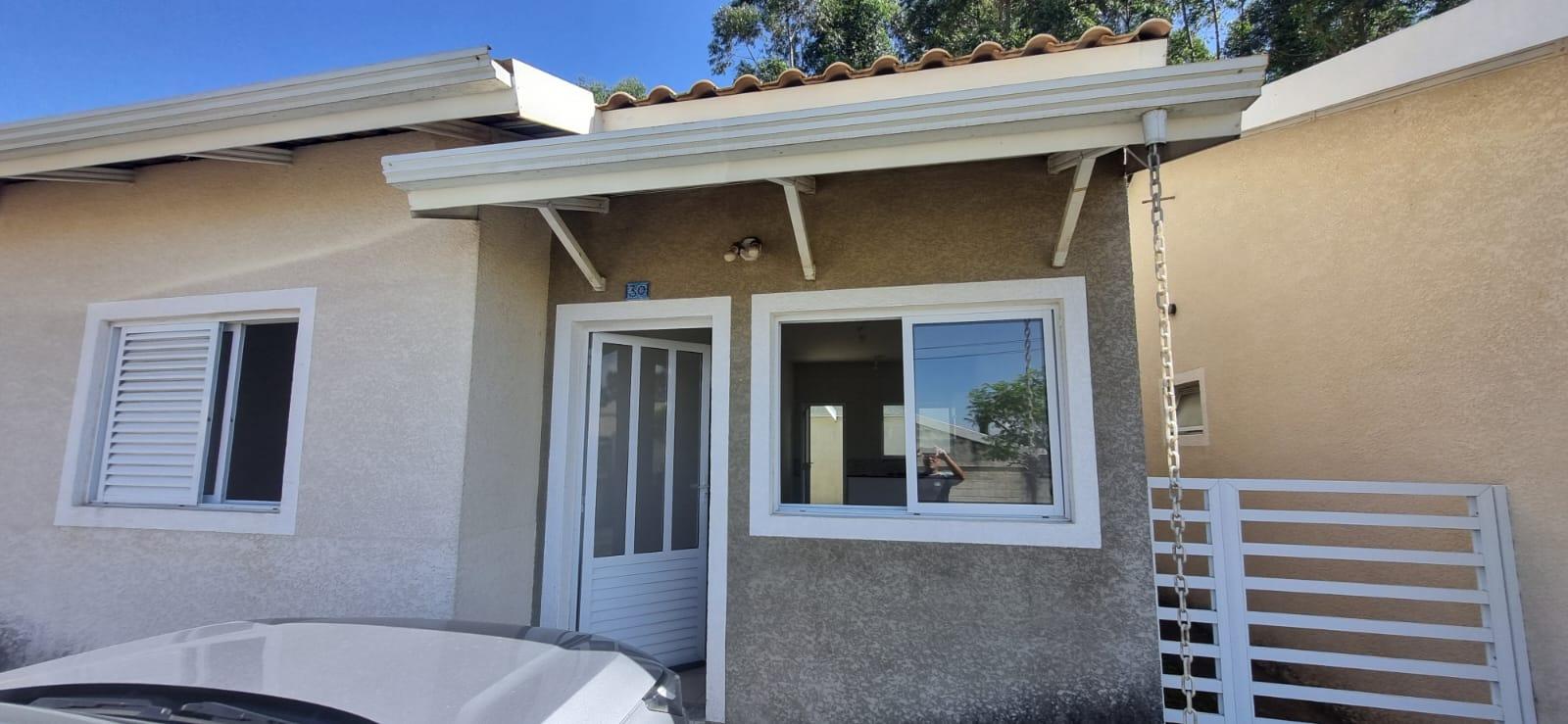 Casa Térrea em Condomínio Fechado! 