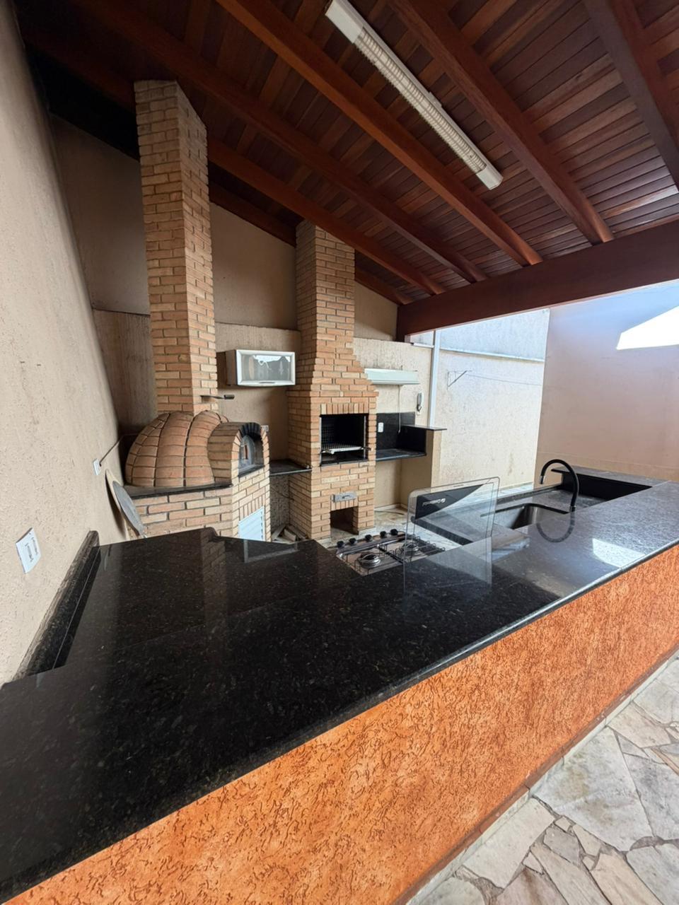 Casa Térrea no Centro de São Roque!