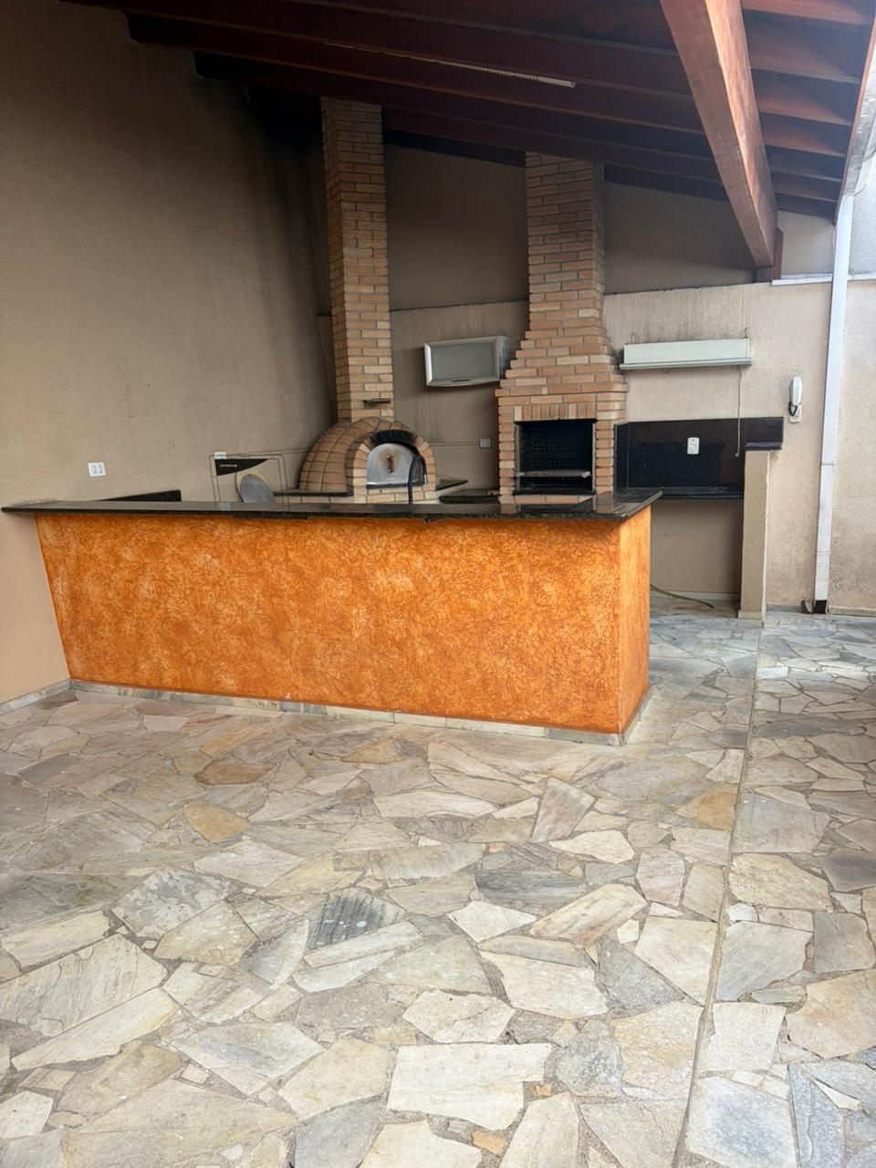 Casa Térrea no Centro de São Roque!