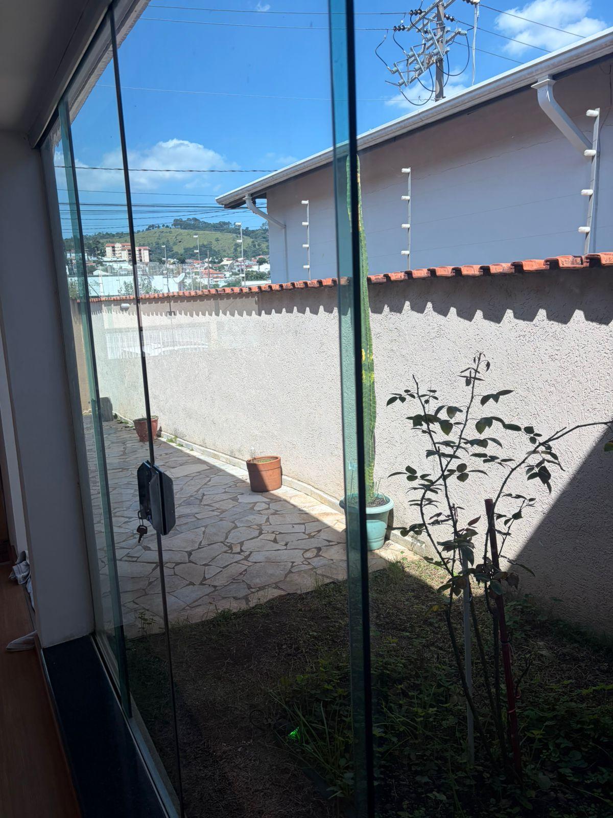 Casa Térrea no Centro de São Roque!