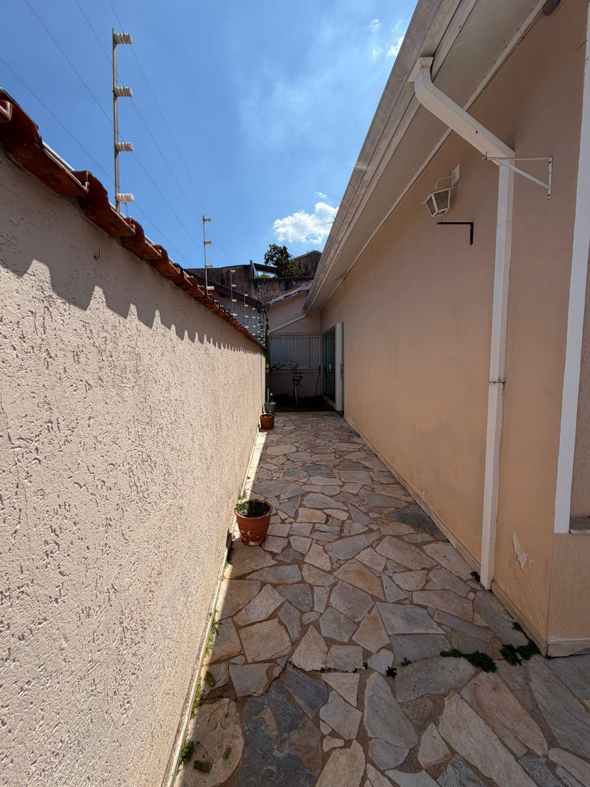 Casa Térrea no Centro de São Roque!