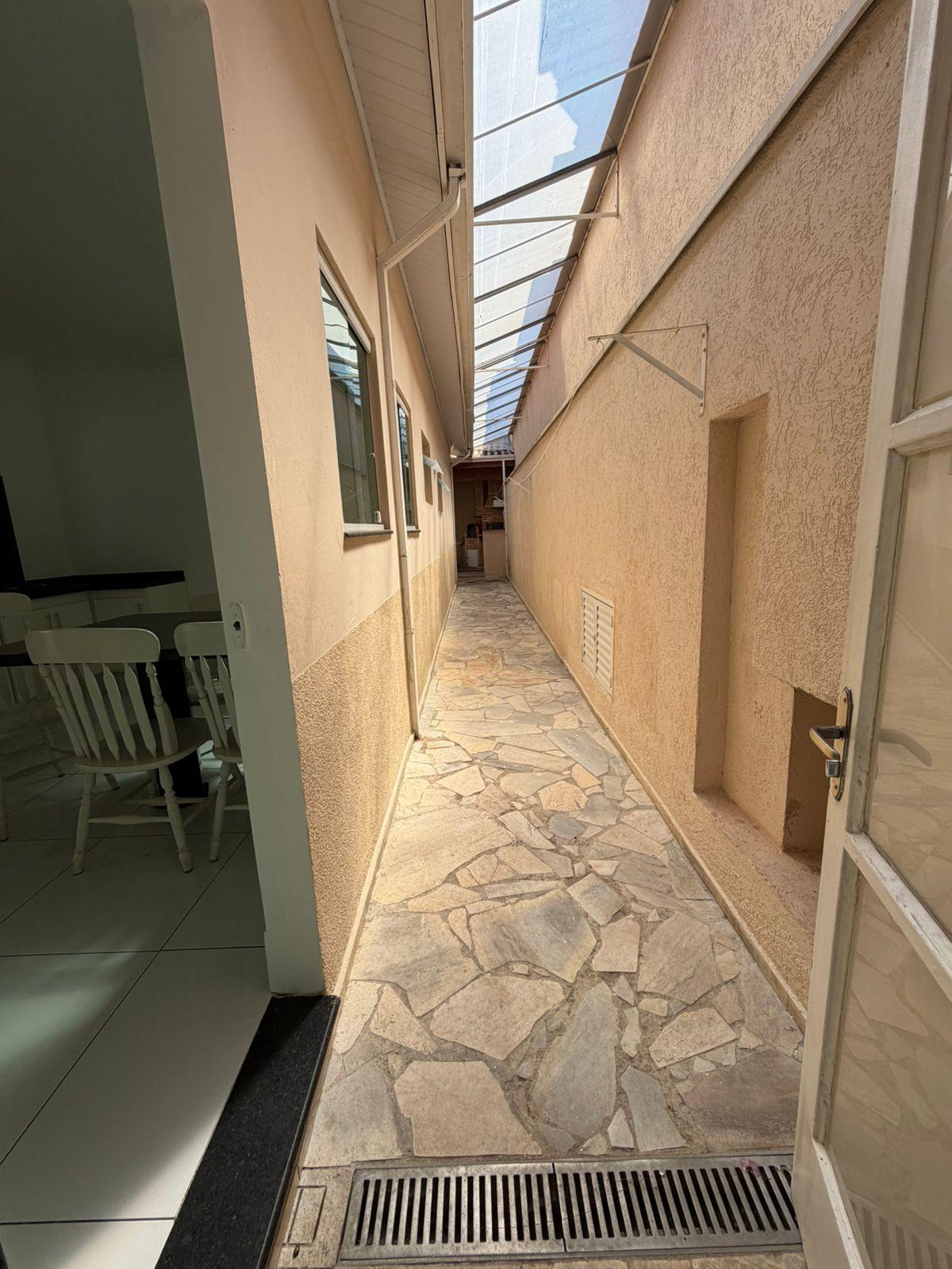 Casa Térrea no Centro de São Roque!