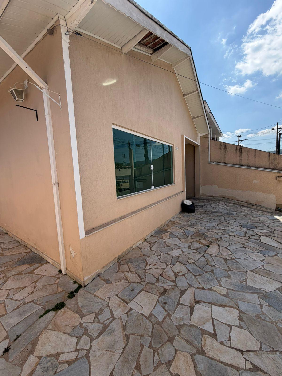 Casa Térrea no Centro de São Roque!