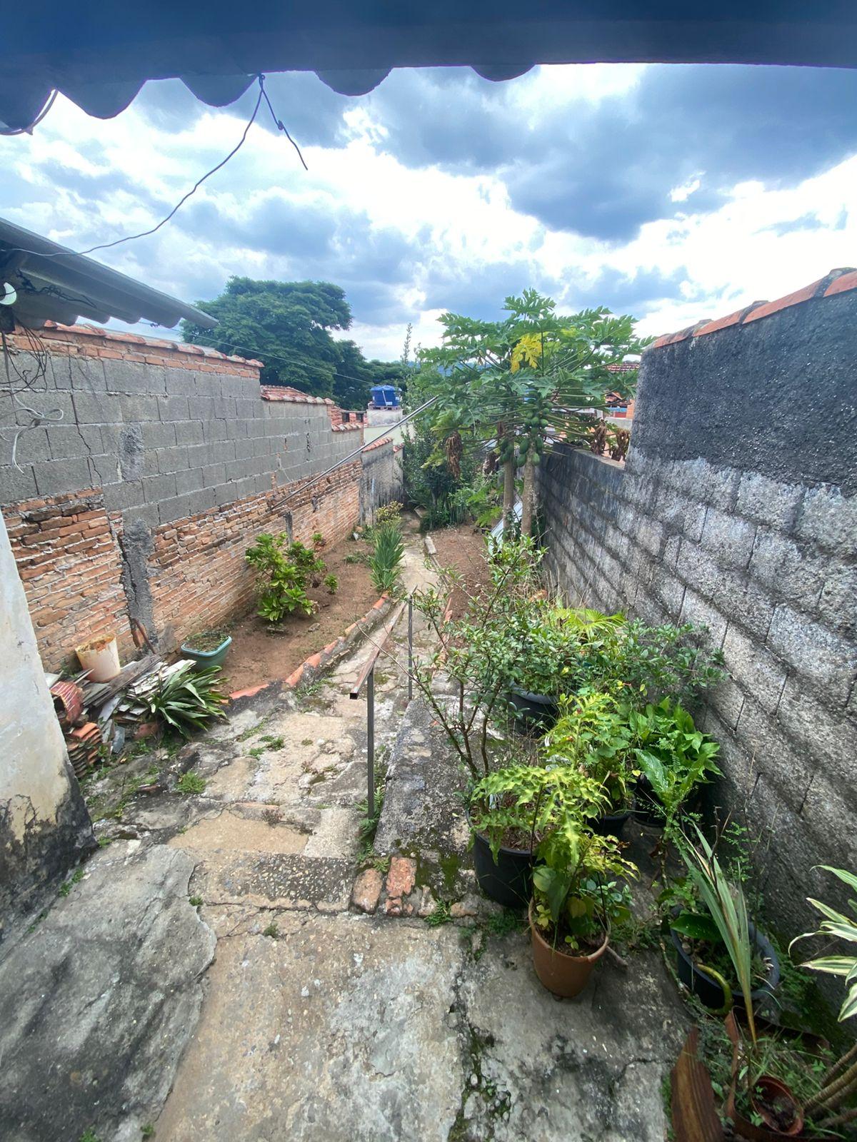 Casa Térrea no Centro de São Roque!