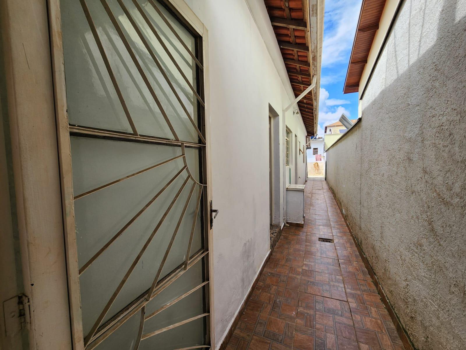 Casa Térrea em Bairro Tradicional em São Roque!