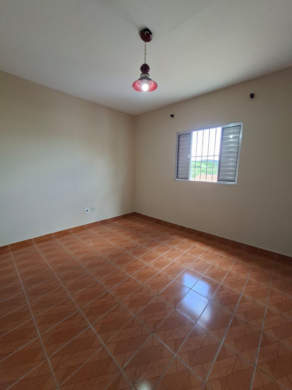 Sobrado com Quintal em São Roque!