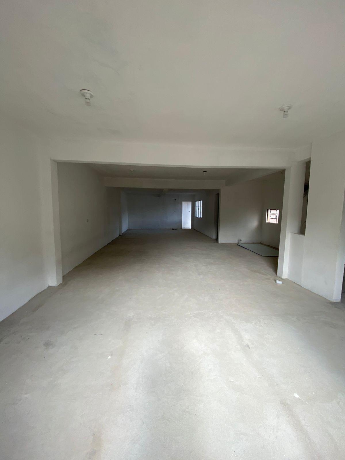 Sala em Andar no Centro de São Roque! 