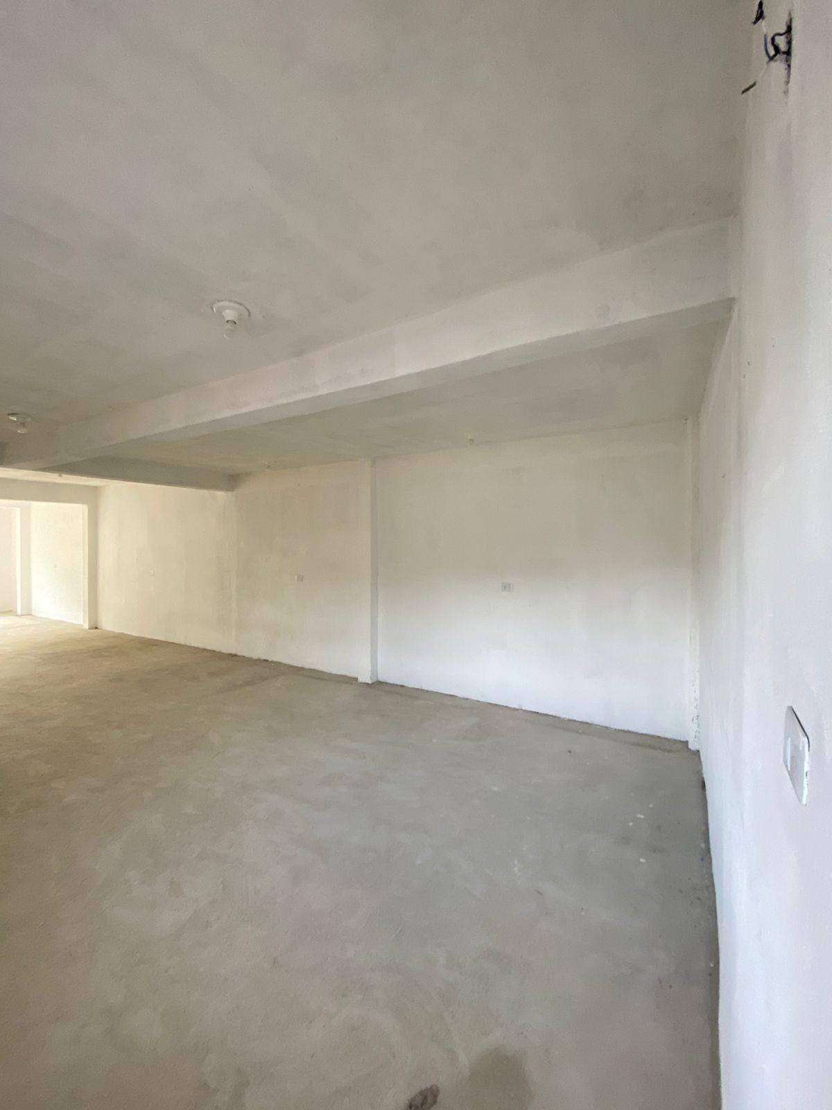 Sala em Andar no Centro de São Roque! 