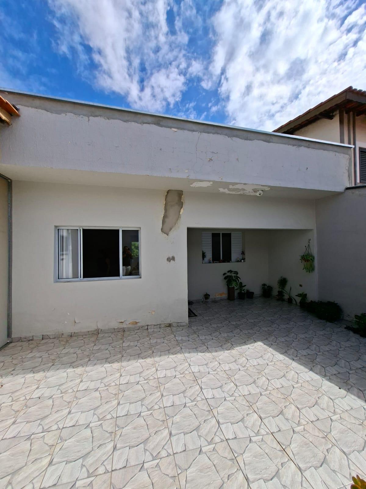 Casa Térrea em Bairro Tradicional de São Roque!