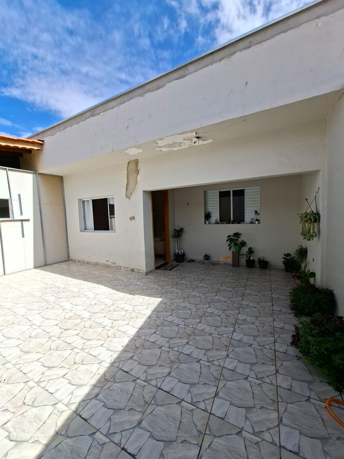 Casa Térrea em Bairro Tradicional de São Roque!