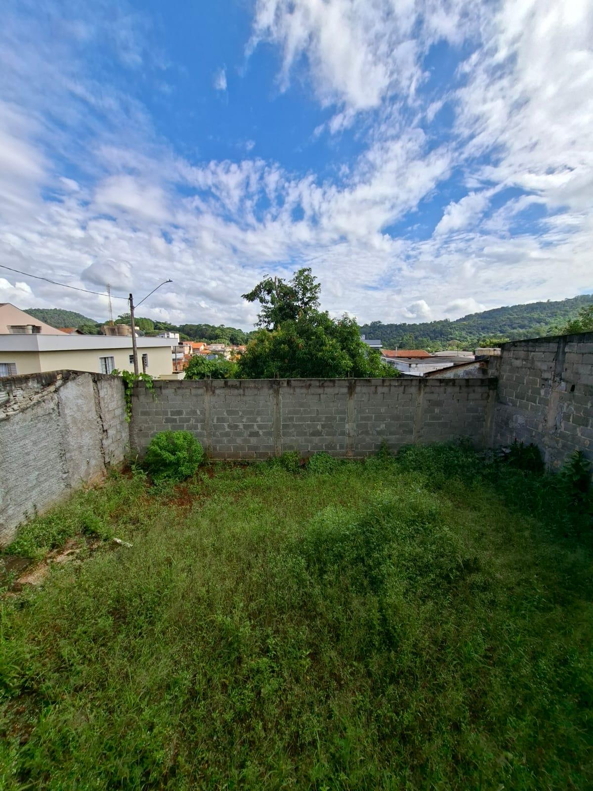 Casa Térrea em Bairro Tradicional de São Roque!