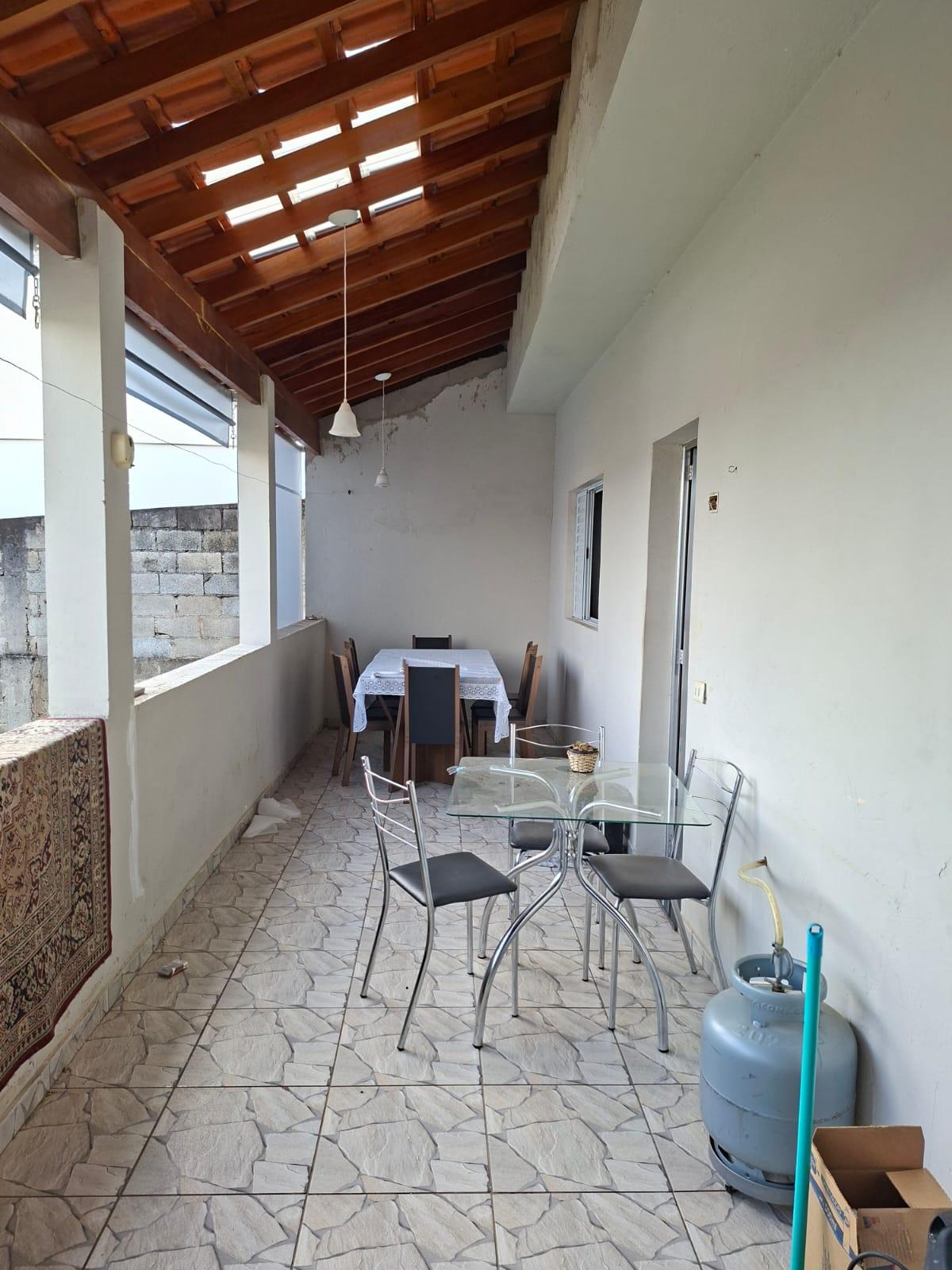 Casa Térrea em Bairro Tradicional de São Roque!