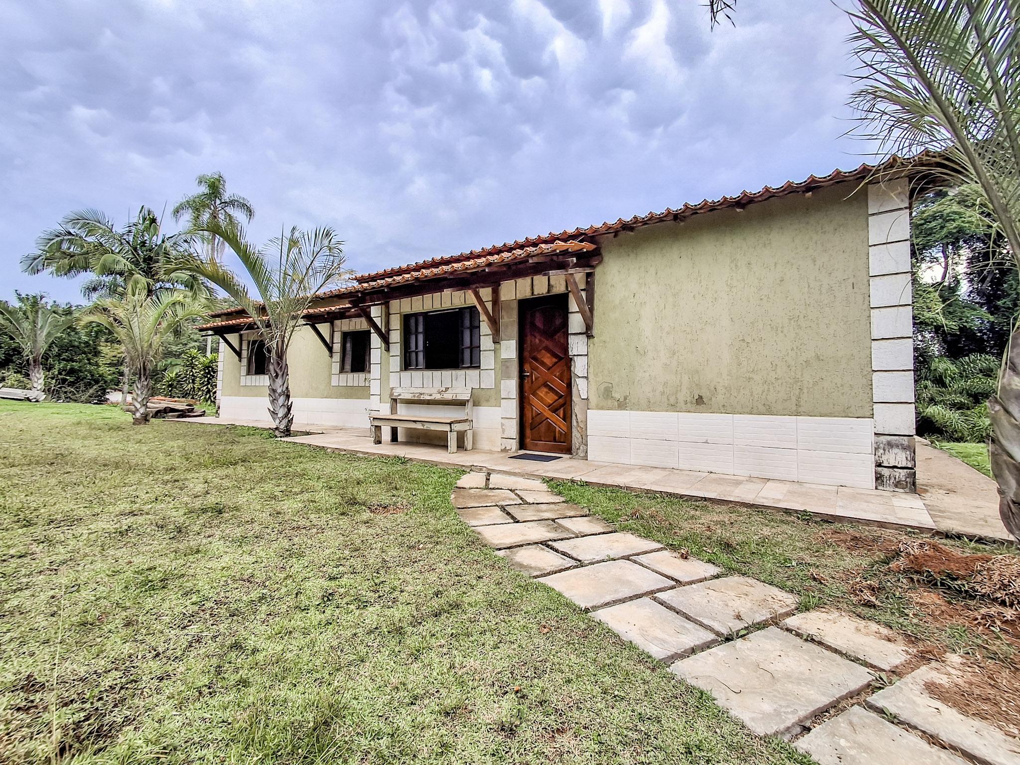 Chácara com piscina em Mairinque!