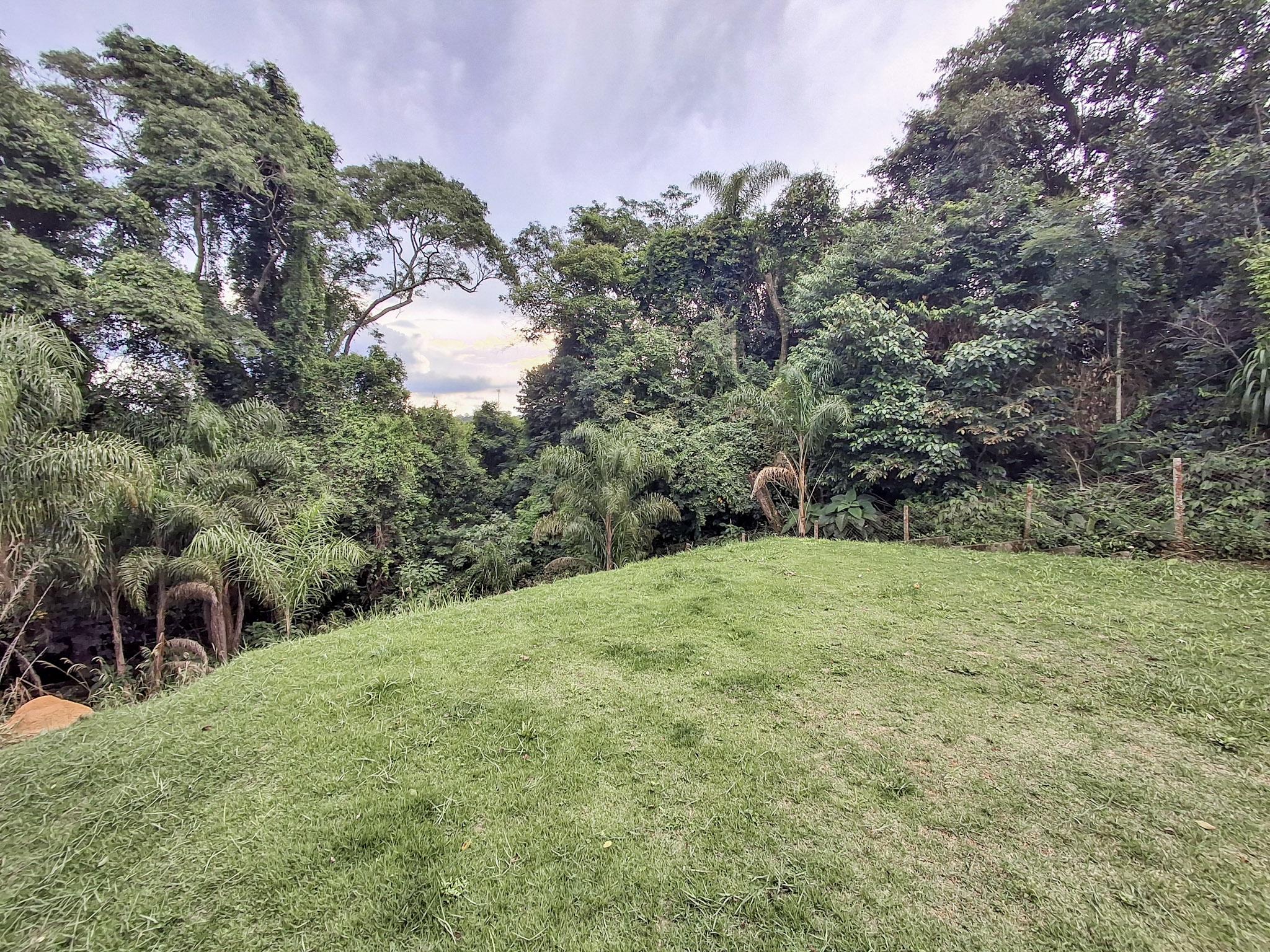 Chácara com piscina em Mairinque!