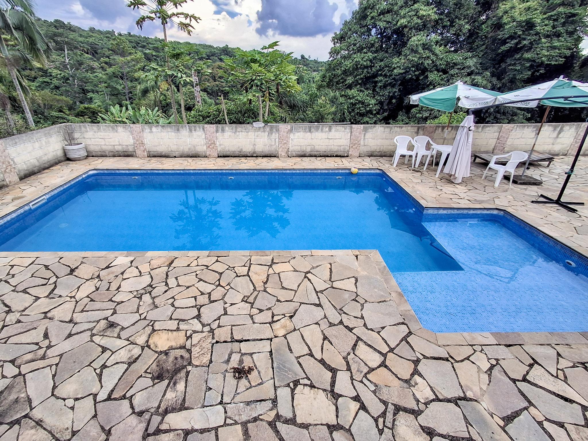 Chácara com piscina em Mairinque!
