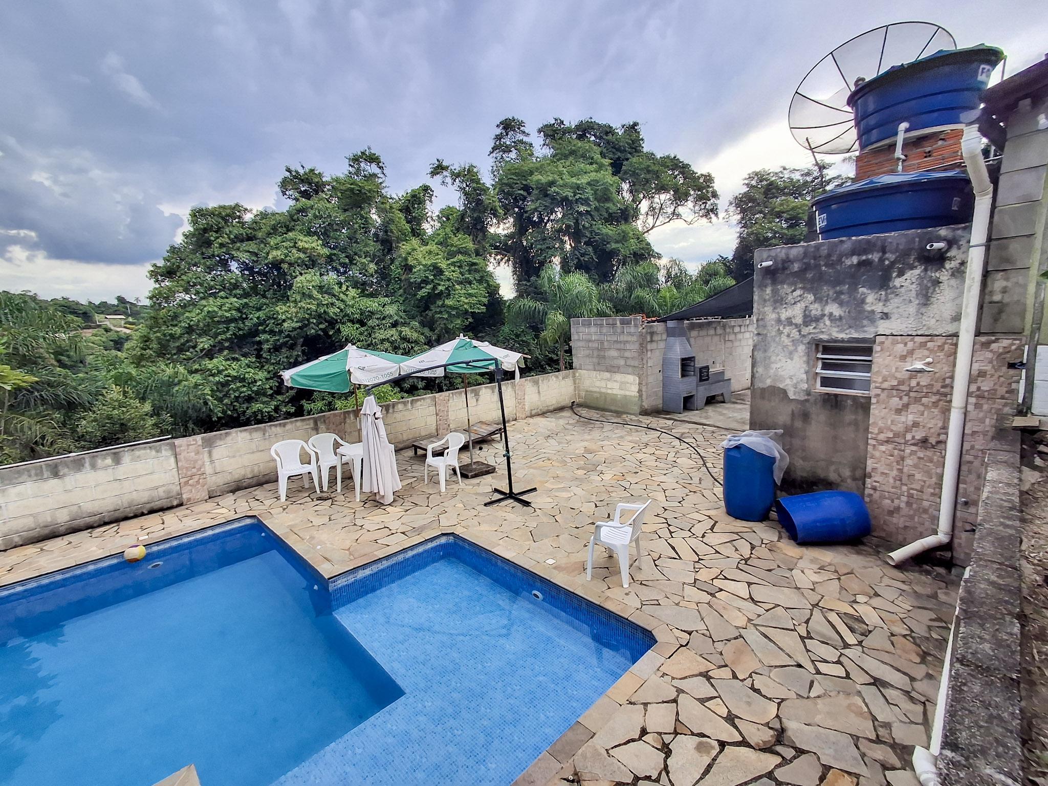 Chácara com piscina em Mairinque!