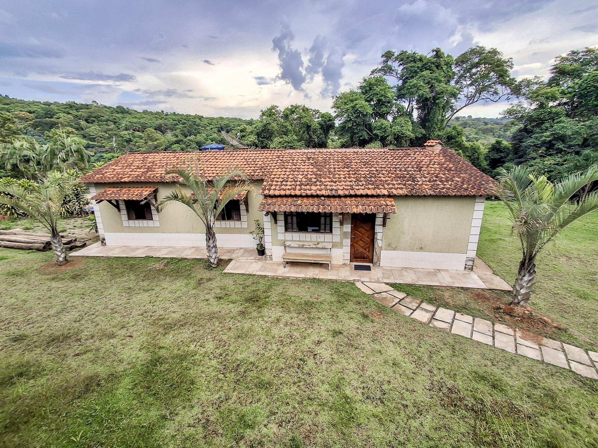 Chácara com piscina em Mairinque!