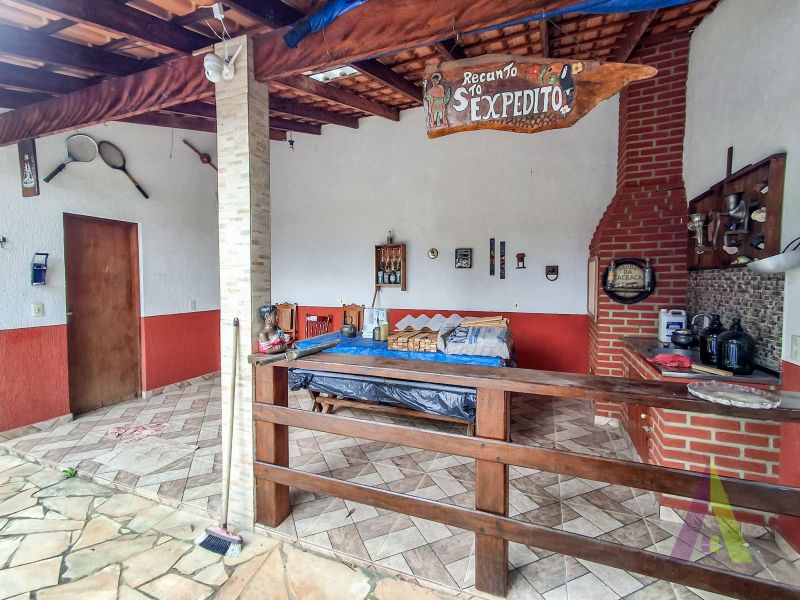 Chácara com piscina e churrasqueira em Mairinque!